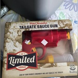 Wembley Tailgate sauce gun Limited Edition nwt perfect for tailgate